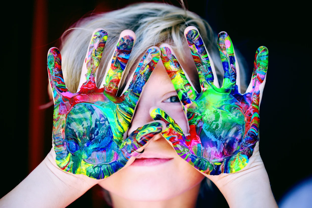 kid paint hands